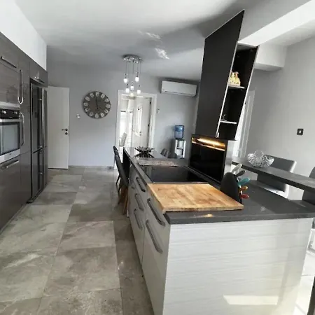 Sema In Kyrenia 4 Bedroom Sleeps 8 Villa *