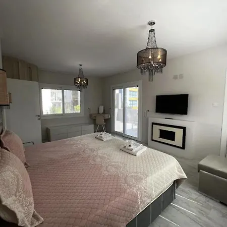 Villa Sema In Kyrenia 4 Bedroom Sleeps 8